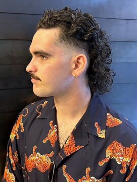 ディスイズバーバーセカンド(THIS IS BARBER 2nd) スペインカール ハードパーマ オールバック ツーブロック ロング