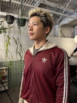 ソーレ(sole) 根元が伸びたブロンドスパイキーショート