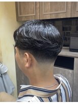 グルーマーズトウキョウ(GROOMER/S TOKYO)&nbsp;テーパーフェード　リバースセンターパート　髪質改善