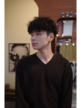 エディ(Edy) メンズパーマスペインカールマッシュ刈り上げ外国人風眉毛カット