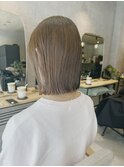 切りっぱなしボブ×柔らかベージュ