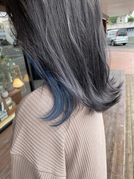 キュオンシア(CUEON. ciea) 切りっぱなしロブ×インナーカラー×ブルー×アッシュグレー