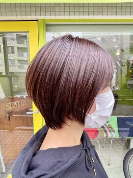 シースティア(siistia) ほんのりピンクブラウンショートボブ