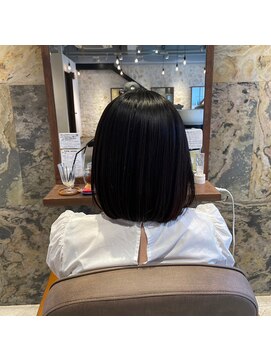 ジュエ (jouer) 黒髪ショートボブツヤ美髪ドネーションカットオフィススタイル♪