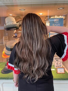 アミ(Ammi) ◆ハイライト/レイヤー/イルミナカラー/髪質改善/縮毛矯正