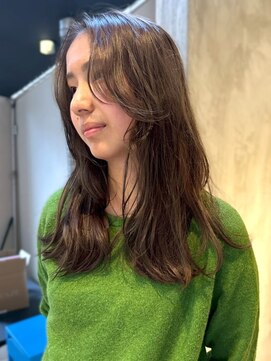 アッシュブラウン 顔周りカット 髪質改善 20代 透明感カラー
