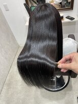 ラナ(Lana)&nbsp;【Lana】漆黒の艶が際立つ、シルキーブラックストレート