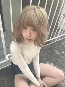 ジーナ(XENA) クリアホワイティベージュボブ