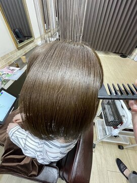 ルーミールーム(RoomieRoom) 透け感オリーブブラウン切りっぱなしボブ髪質改善艶髪ストレート