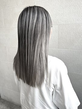 ゲン(gen.) @gen.kawachi バレイヤージュ×シルバー