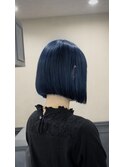 ネイビー×前下がりボブ