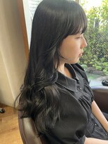 ラビリンス(Labyrinth) 韓国風後れ毛で、顔周りがかわいいロングヘア