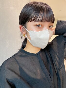 ヨーク(YOKE) 黒髪ぱっつんワイドバングポニテ天使の羽バング前髪暗髪グレー