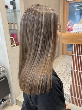 エリマバイフィフス 調布(elima by fifth) 調布白髪ぼかしハイライトレイヤーボブアッシュグレージュカラー