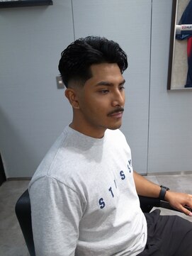 バーバーミドルスキンフェードラフカールオールバック/渋谷