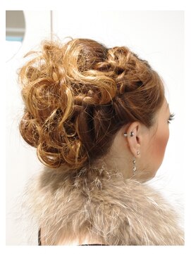 アービング(a'bing) 愛されヘアアレンジ★編み込みアップ×ブラウンカラー