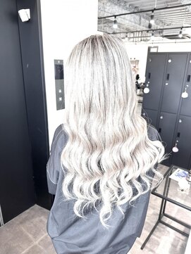 エル オオサカ 心斎橋店(L. OSAKA) レイヤーカットホワイトグレー_シールエクステプリカール_S70