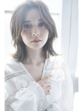 サードバイローラン(THiRD by ROULAND) ホワイトブロンドワイドバング外ハネボブ