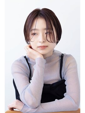 スラップ エメ(SLAP Eme) 長めの前髪と顔まわりがかわいいショートボブ