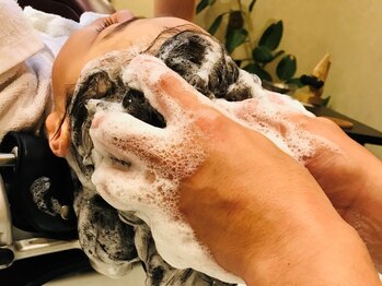 リグッド(LIGOOD)の写真/［極上スパで癒しのひと時を‐］自慢の手技で頭皮を癒しながら血行を促進し美しい髪へ導いてくれる☆