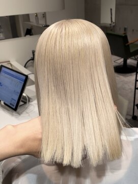 モニカ(MONIQA) ホワイトベージュ