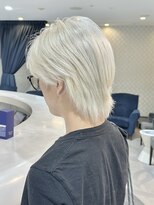 エアー 青山(AIR) ホワイトベージュハイトーンカラーセンターパートウルフ