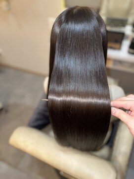 ティア(Tiia) プラチナムストレート