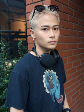 イェン(Yen.) バズカット　シルバーベージュ　スパイキーヘア