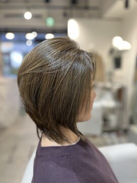 白髪ぼかしハイライトカラー30代40代50代くびれショートボブ