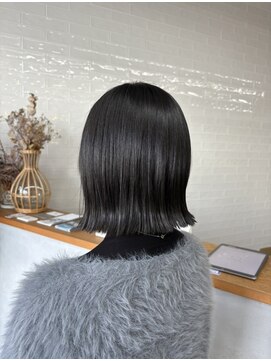 ソル(sol.) 【 Ami 】黒髪×外ハネボブ