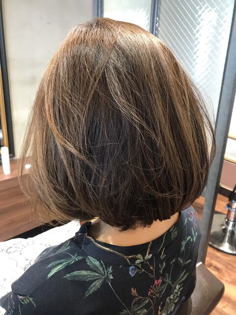 《Leverage》ノーブルカラークラシカルボブヘアー