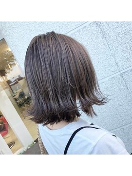 ゼロツーコア 外ハネショート