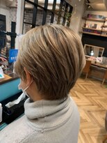 フラココ 神楽坂(hurakoko kagurazaka)&nbsp;【廣田真弓】ショートレイヤースタイル（白髪ぼかしカラー）