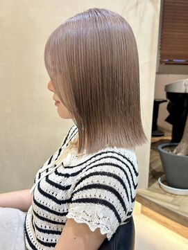 ヒビヲ(HIBIO) タッセルボブ切りっぱなしボブワンブリーチダブルカラー