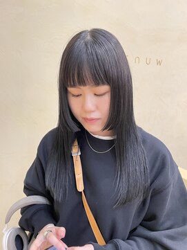 スニュウ(snuw) 【snuw mina】姫カット/透明感カラー/偽黒染め/伏見