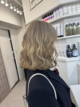 ペレ 渋谷(PELE) イメチェン/ホワイトブロンド/外ハネボブ/ワイドバング/渋谷