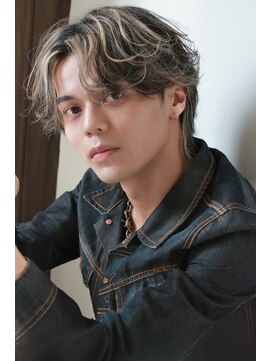 アドール(ADOR) 【ADOR*HIRO】バレイヤージュ/センターパート/カルマパーマ