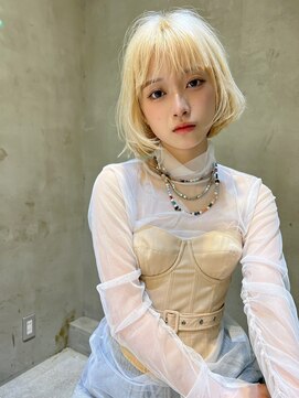 テイラー(Taylor) ［Taylor 大宮  ］レイヤースタイル×ホワイトブロンド