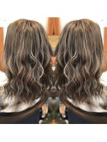 カルフール ロコ 草加西口店(Carrefour LOCO)&nbsp;ホワイトハイライト LAカラー メッシュ