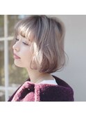 プラチナとろみホワイトグレージュカールボブ
