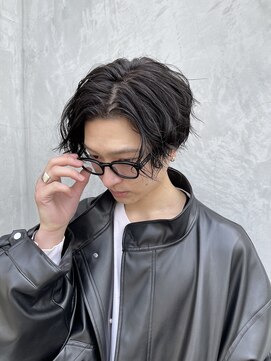 フィフスジングウマエ 原宿(fifth JINGUMAE) かきあげセンターパートミディアム伸ばしかけ波巻きスパイラル