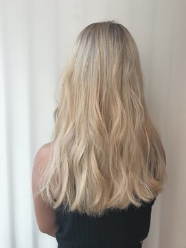 アソビ 表参道(ASOBI) 外国　ホワイトブロンド　切りっぱなしロング