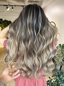 メリー オオサカ(Merly Osaka) contrast summer balayages_dark ash×white beige_