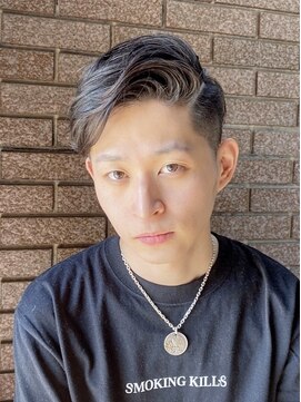 コンフィデンス 新宿3rd(confidence) 高め刈り上げツーブロックワイルドアップバングビジネススーツ