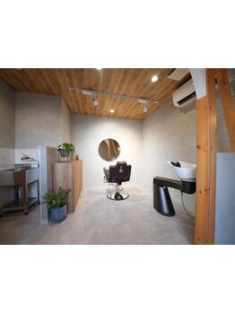 女性Stylistによるマンツーマン施術◎1席だけのプライベート空間で貴方に特別なサロンタイムをご提供。