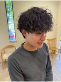 ビジネスカジュアル◎波巻きツイストスパイラルパーマ束感 黒髪