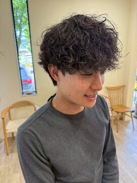 シフト(SHEEFT) ビジネスカジュアル◎波巻きツイストスパイラルパーマ束感 黒髪