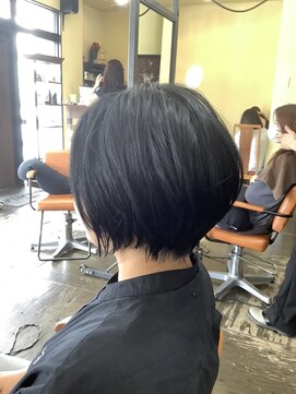 ワラティク(WARATI C) 前下がりショートボブ