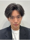 センターパート黒髪フェザーパーマフェザーショートツーブロック