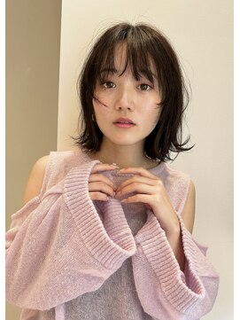 トリッカ シブヤ(TRICCA SHIBUYA) ミディアム/くびれレイヤー/外はね/ネオウルフ